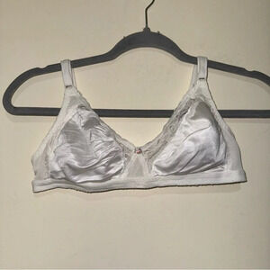 Women’s  Vintage White Lace with Floral Bow Coquette Bra Bralette Size: 36B Cute